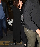 Selena_Gomez_-_Arriving_at_the_airport_in_Bogota2C_Colombia_on_March_24-05.jpg
