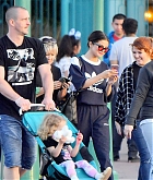Selena_Gomez_-_At_Disneyland_in_Anaheim2C_CA_on_April_2-15.jpg