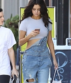 Selena_Gomez_-_Out_and_about_in_Los_Angeles_on_Feb_11-06.jpg