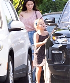 Selena_Gomez_-_steps_out_to_meet_some_friends_in_Los_Angeles2C_California_06252020-04.jpg