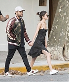 Selena_Gomez_-_with_The_Weeknd_in_Buenos_Aires_on_March_28-01.jpg