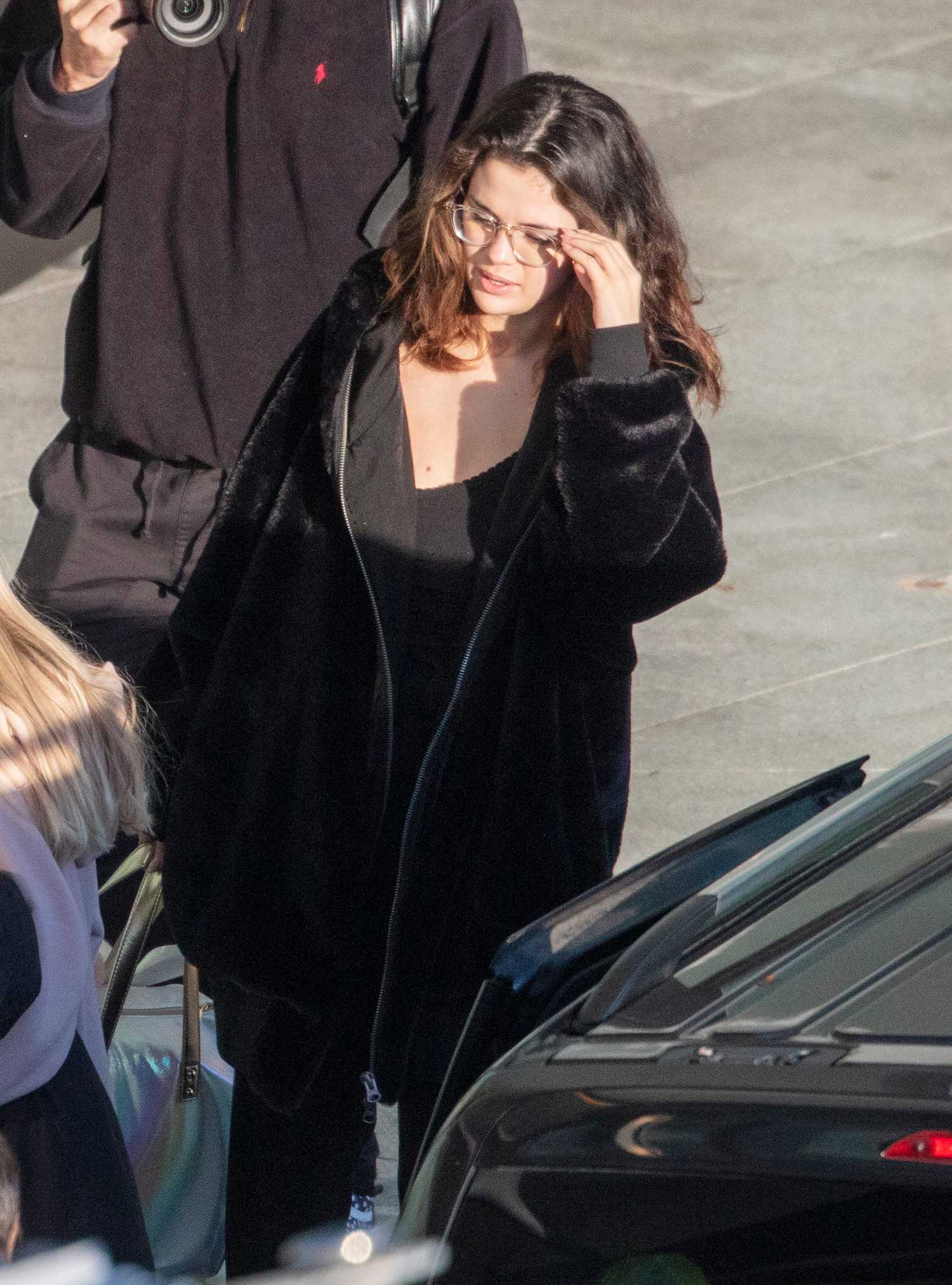 Selena_Gomez_-_arrives_at_Heatrow_Airport_in_London2C_UK_12022019-06.jpg