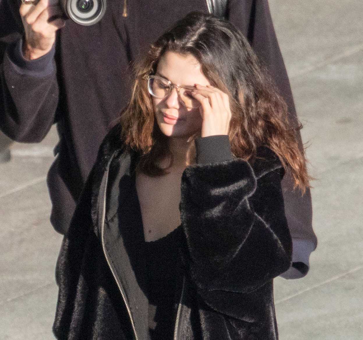 Selena_Gomez_-_arrives_at_Heatrow_Airport_in_London2C_UK_12022019-07.jpg