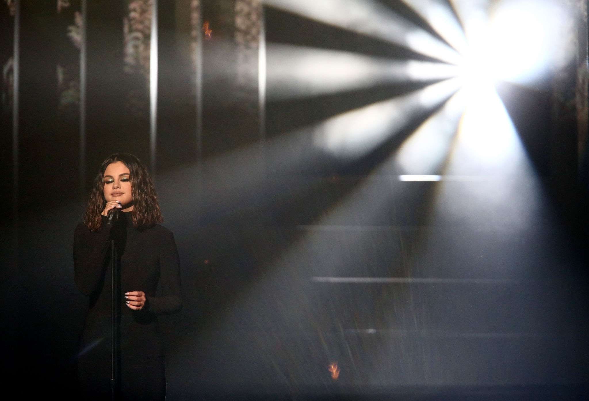 2019_AMAs_Performance_14.jpg