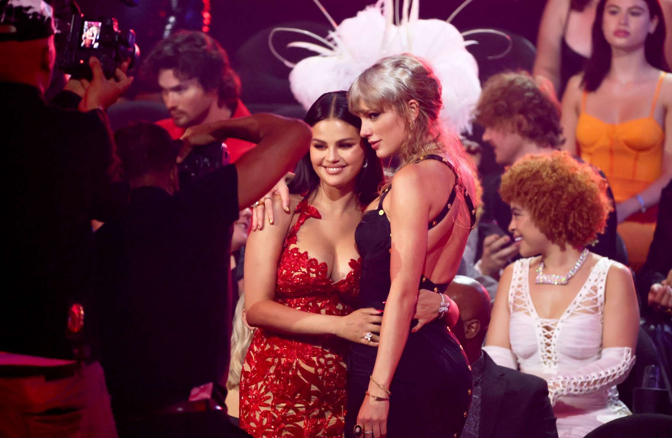 2023_MTV_Video_Music_Awards_-_Backstage_and_Audience05.jpg
