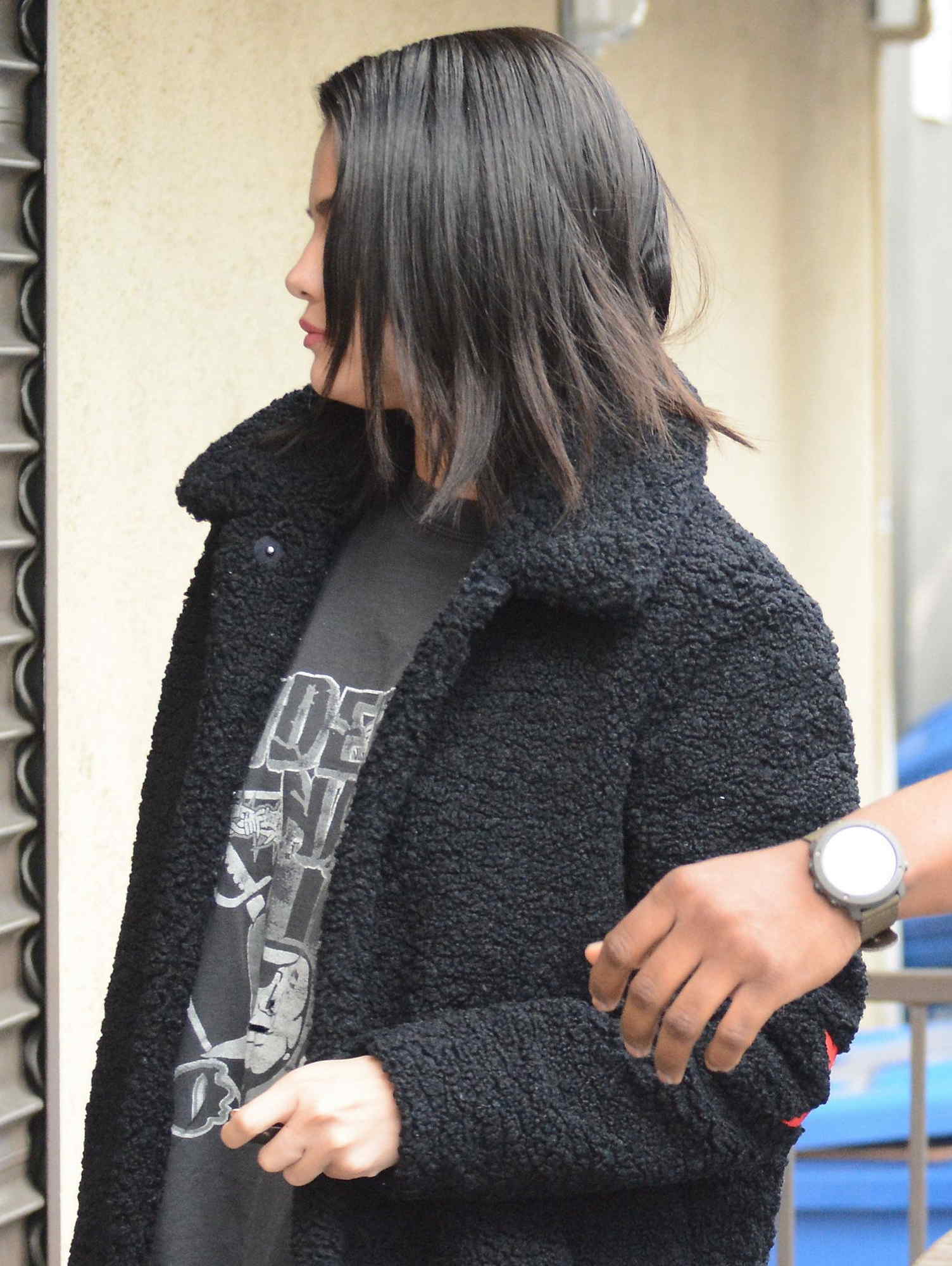 Arriving_at_a_Music_Studio_in_Los_Angeles_-_February_284.jpg