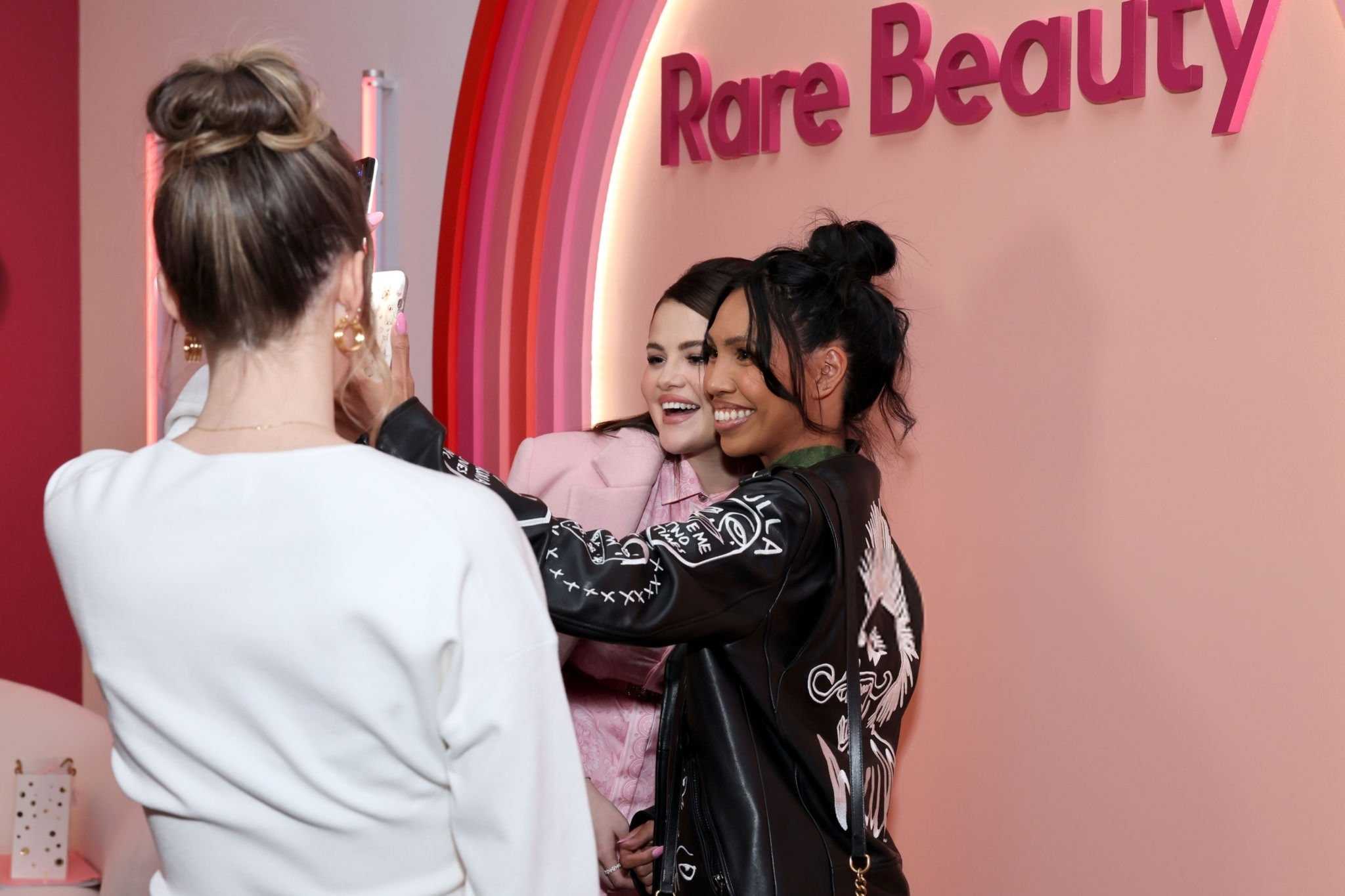 Celebrates_the_Launch_Of_Rare_Beauty_s_Soft_Pinch_Luminous_Powder_Blush_Collection_12.jpg