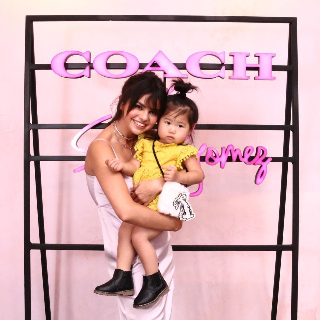 Coach_Hosts_Meet_2B_Greet_with_Selena_Gomez_at_The_Grove_5BFans_Session5D_-_September_5-05.jpg