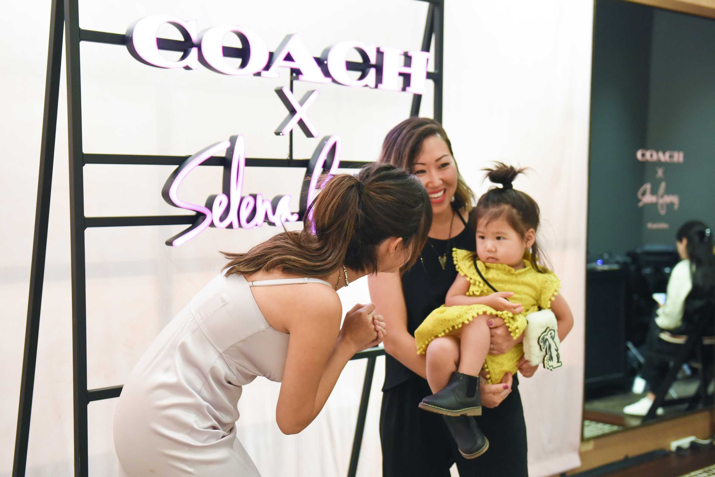 Coach_Hosts_Meet_2B_Greet_with_Selena_Gomez_at_The_Grove_Fans__28529.jpg