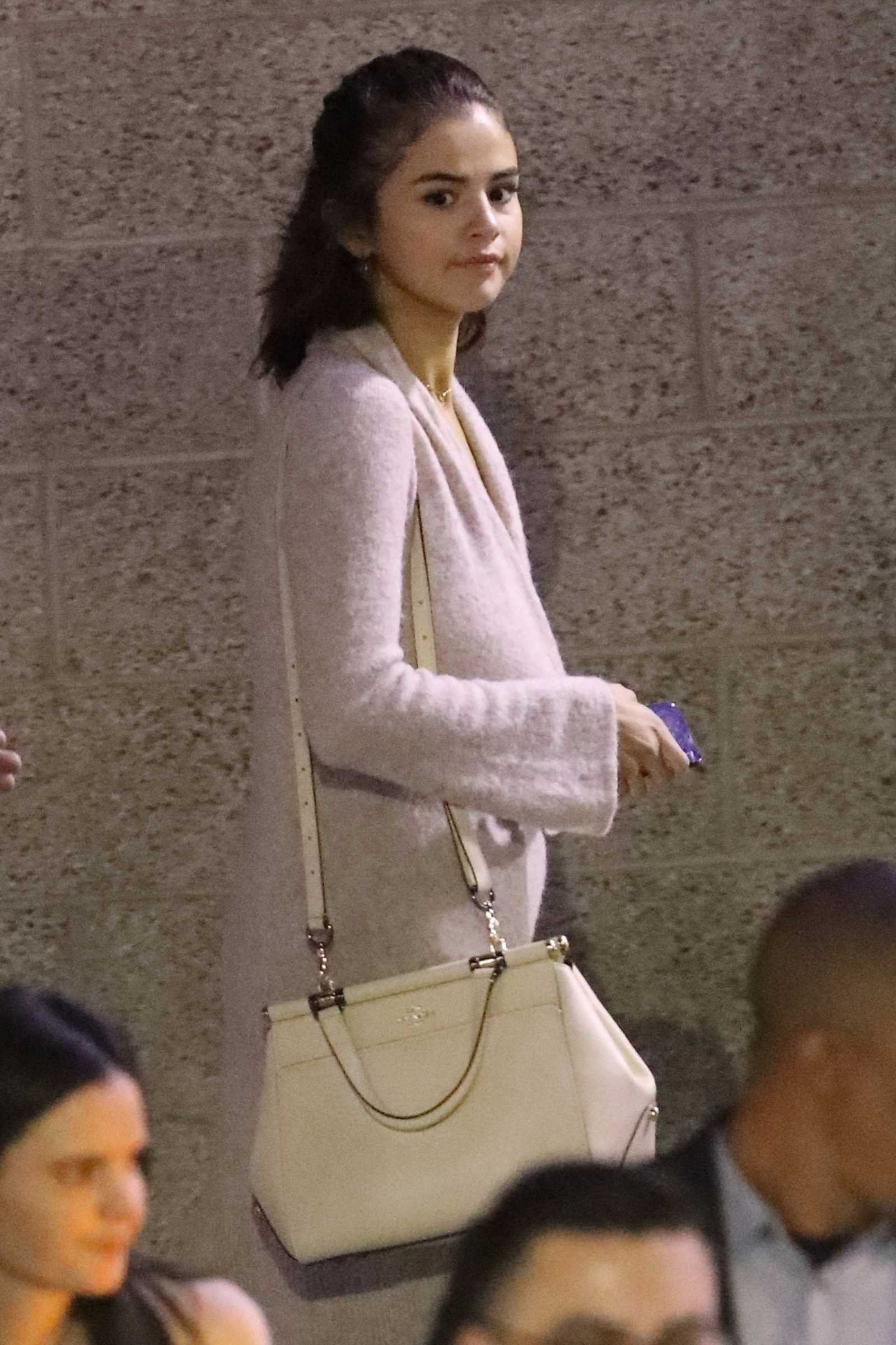 Leaving_Hillsong_church_with_Justin_Bieber_in_Downtown_Los_Angeles_on_November_4-01.jpg