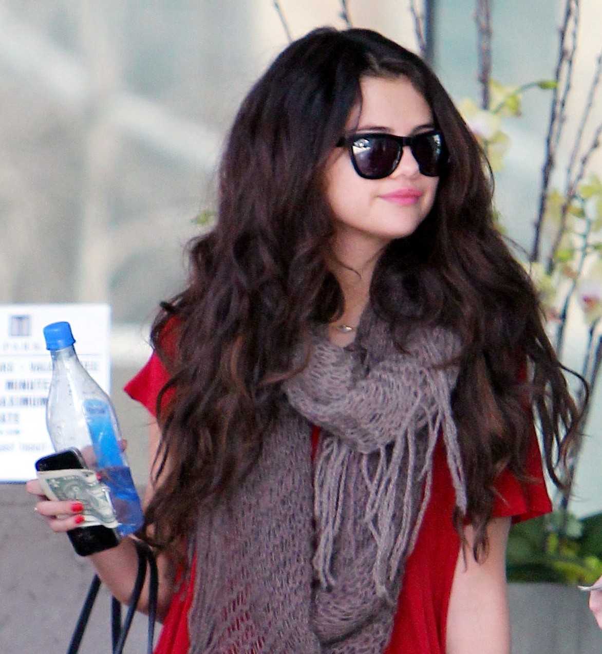 Leaving_a_Star-Studded_Bible_Study_Group_-_February_4-01.jpg