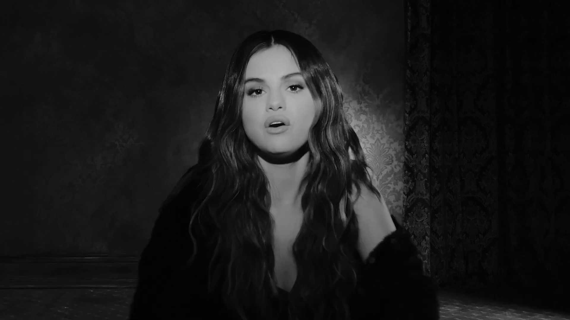 LoseYouToLoveMe_MV-13.jpg