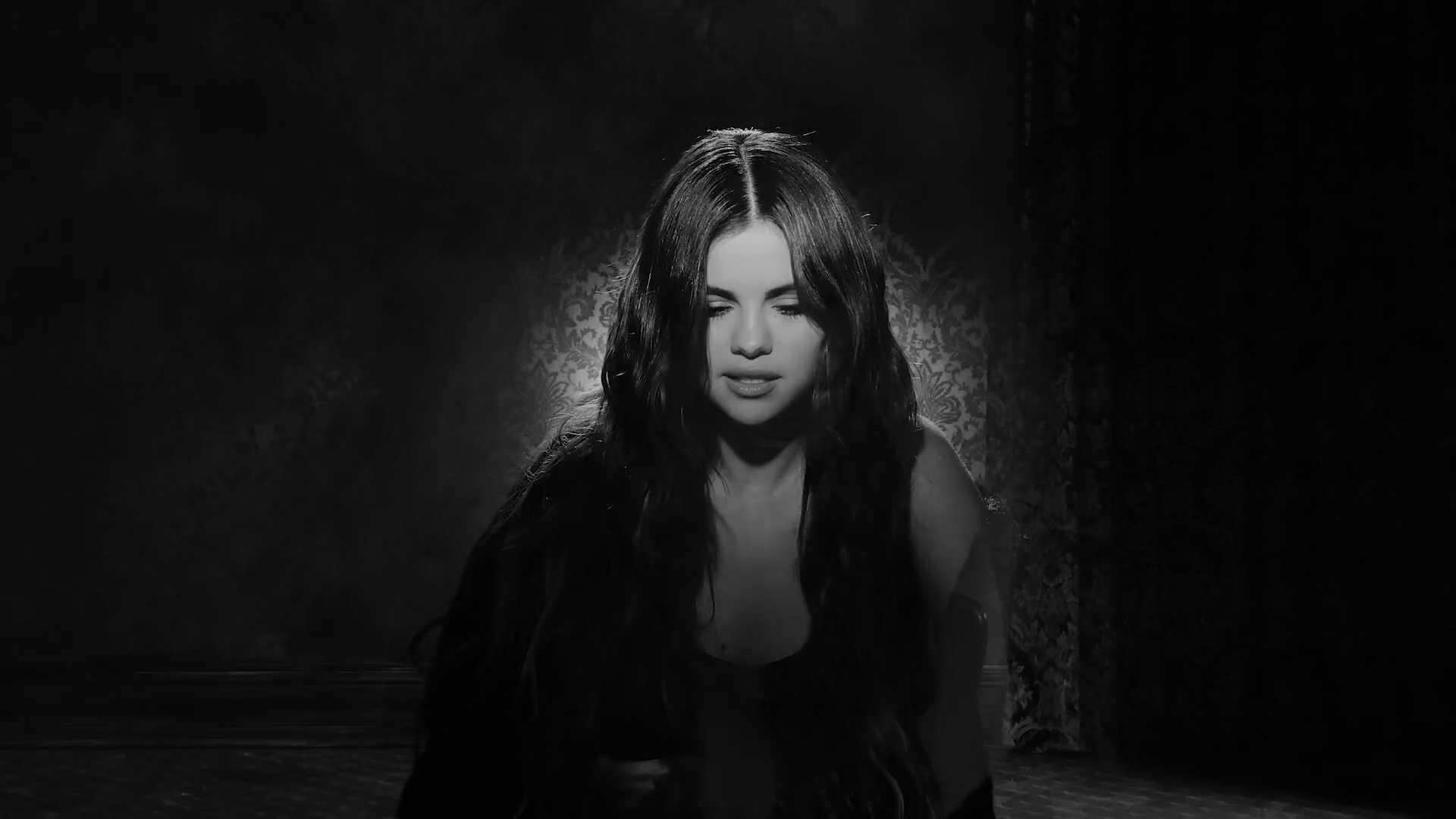 LoseYouToLoveMe_MV-15.jpg