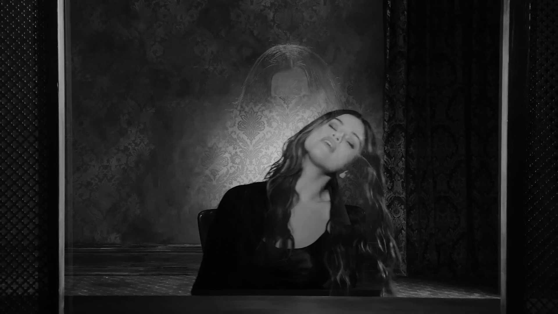 LoseYouToLoveMe_MV-39.jpg