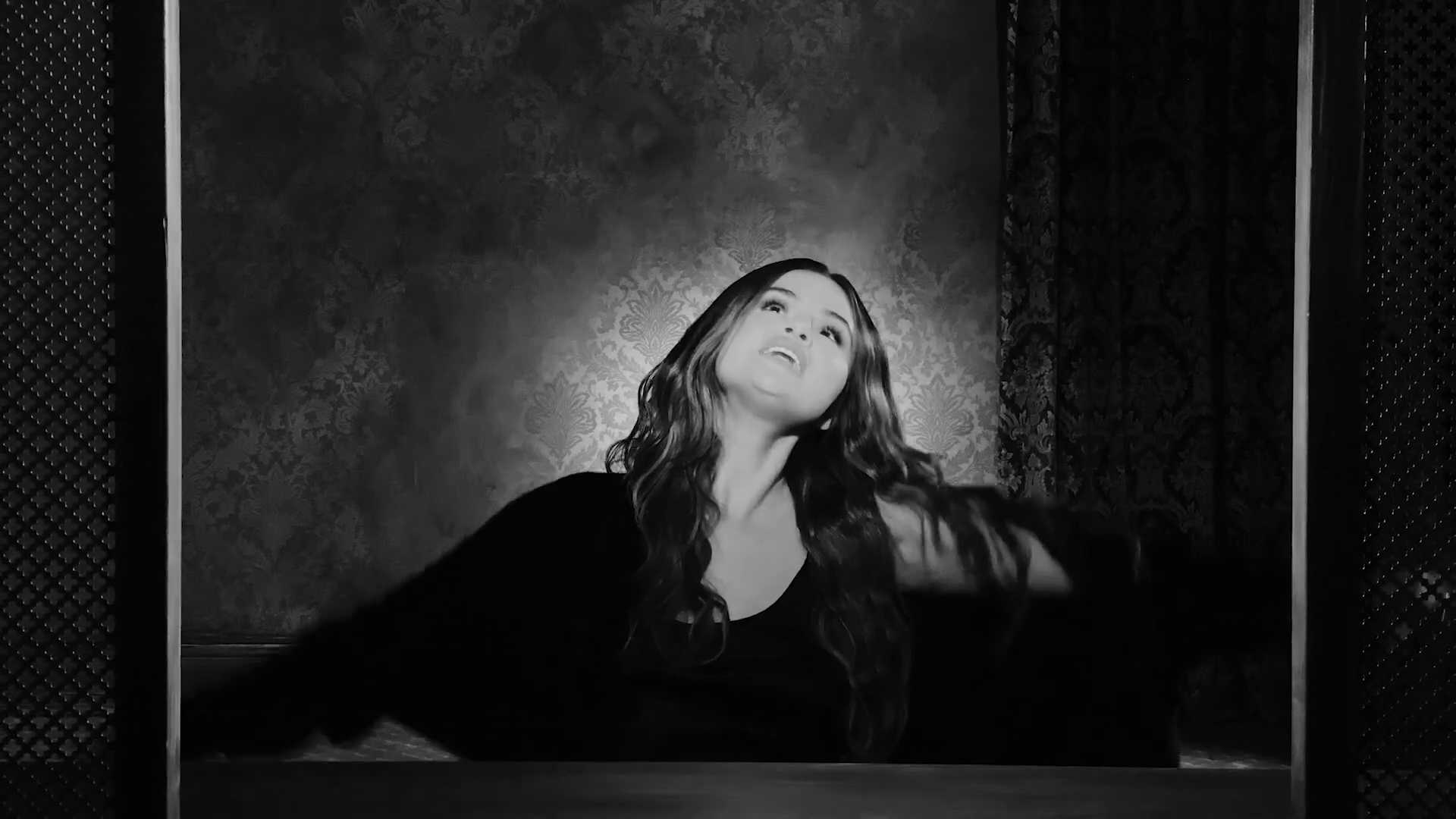 LoseYouToLoveMe_MV-40.jpg