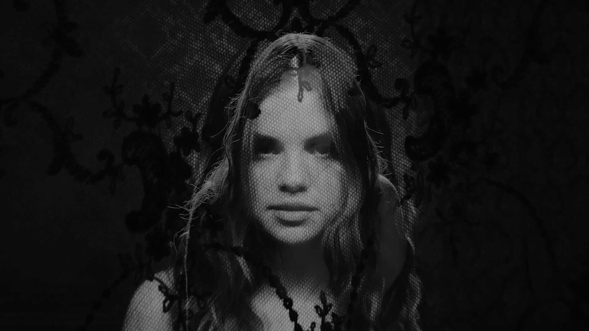 LoseYouToLoveMe_MV-50.jpg