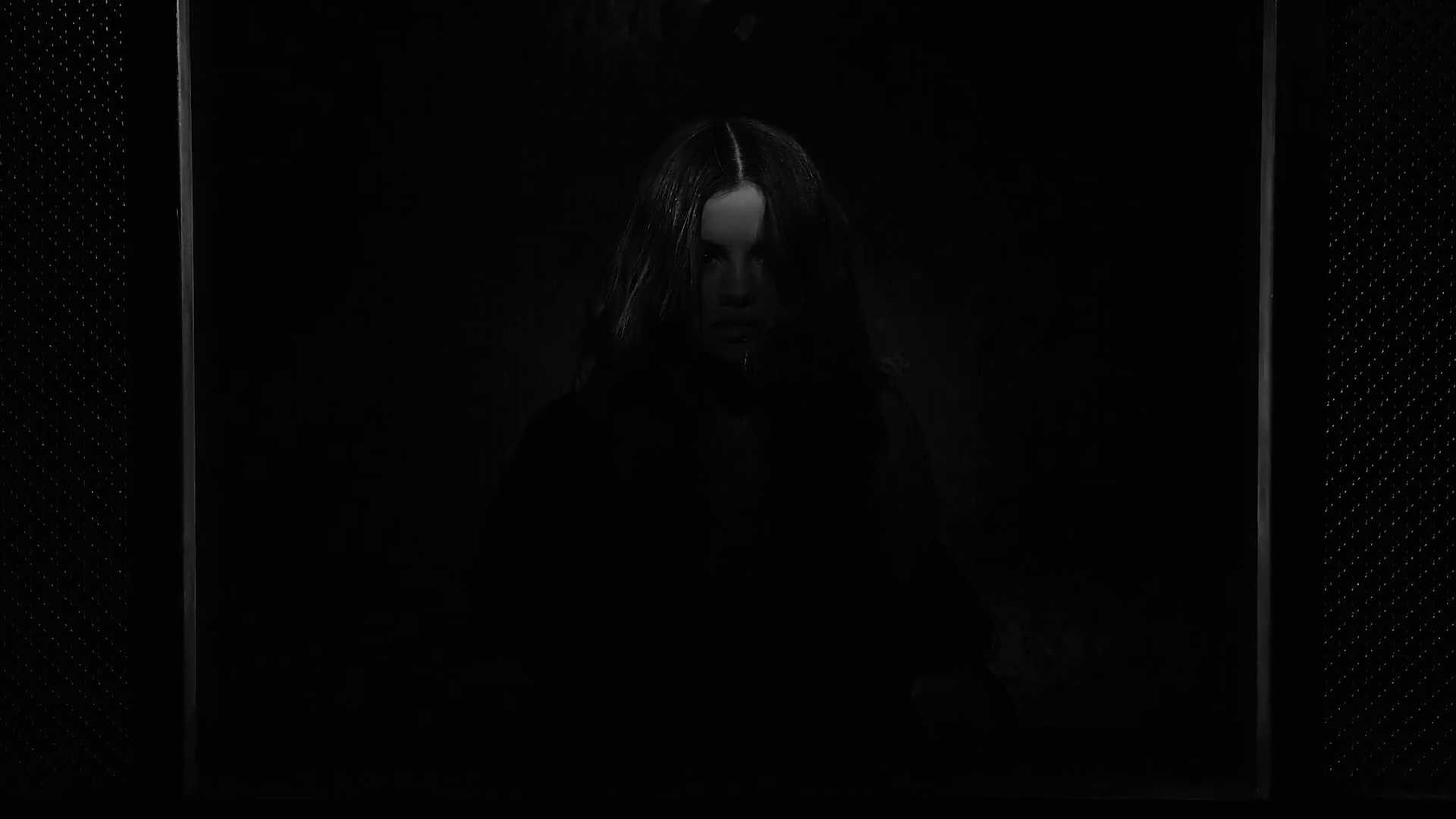 LoseYouToLoveMe_MV-51.jpg