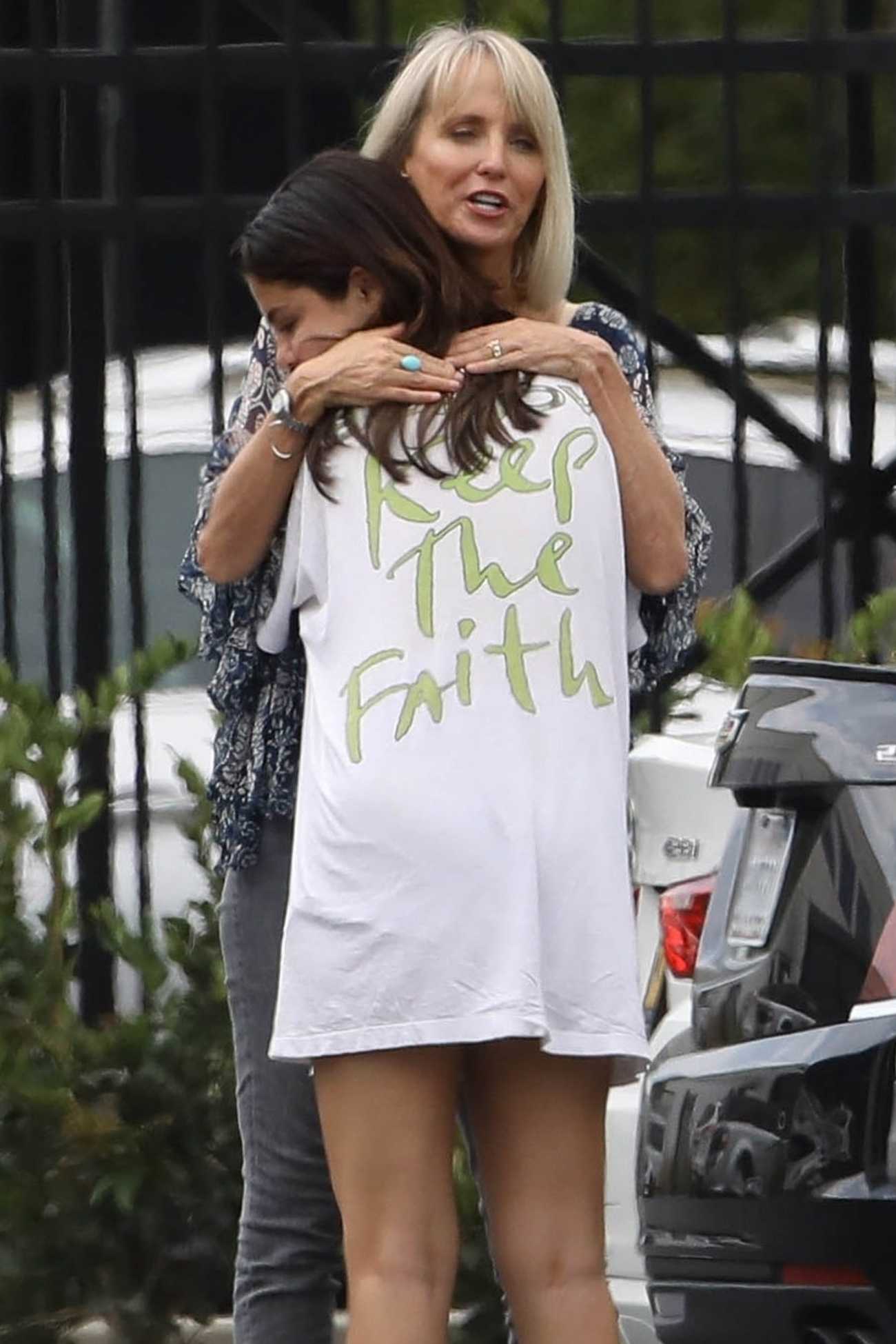 Out_to_a_breakfast_with_friends_in_Studio_City2C_CA_on_July_25-01.jpg