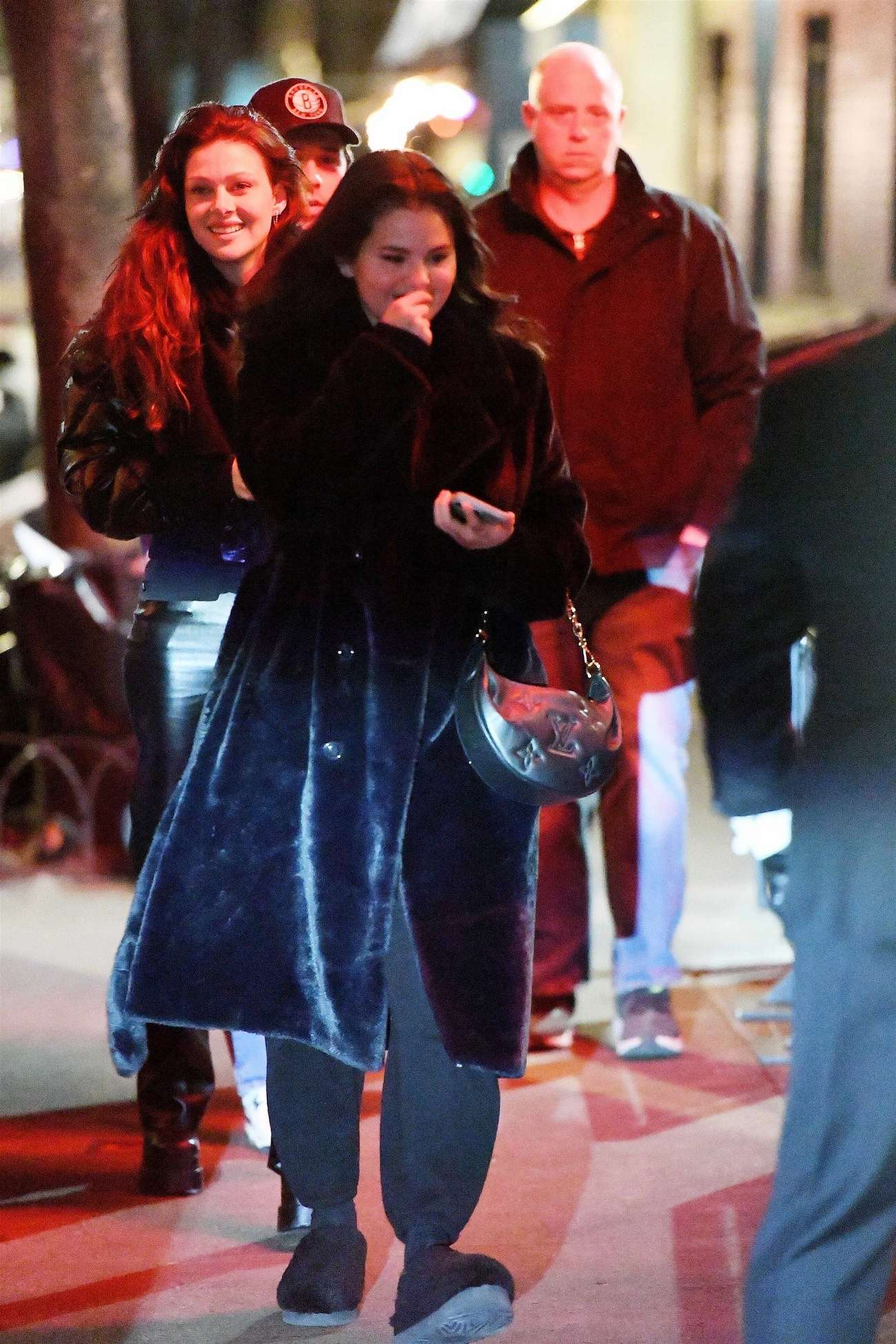 Selena_Gomez2C_Brooklyn_Beckham_and_Nicola_Peltz_getting_dinner_at_Carbone_-_Feb_08_202201.jpg