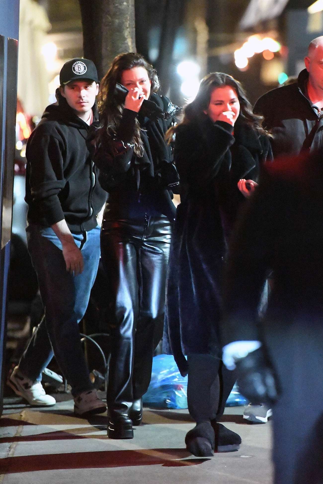 Selena_Gomez2C_Brooklyn_Beckham_and_Nicola_Peltz_getting_dinner_at_Carbone_-_Feb_08_202203.jpg