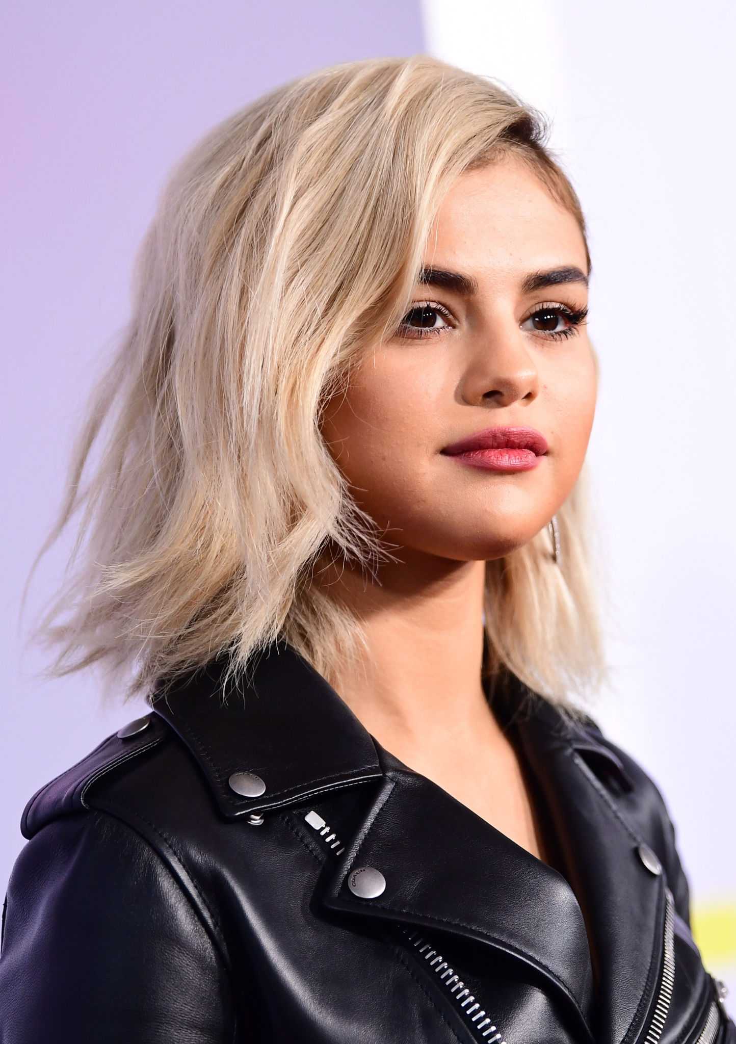 Selena_Gomez_-_2017_American_Music_Awards_on_November_19-25.jpg