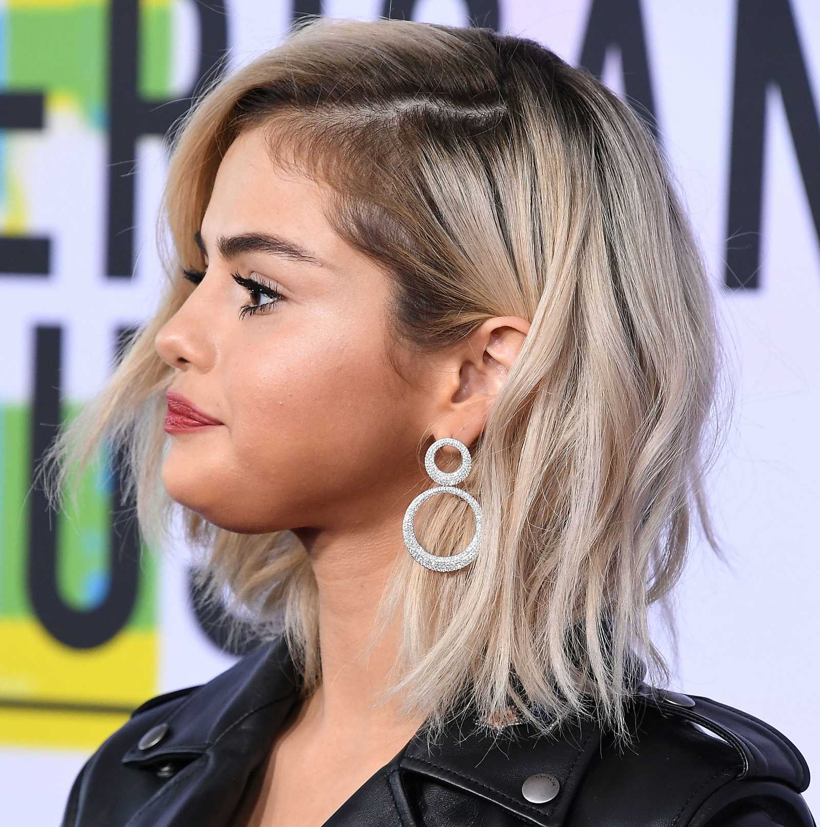 Selena_Gomez_-_2017_American_Music_Awards_on_November_19-97.jpg