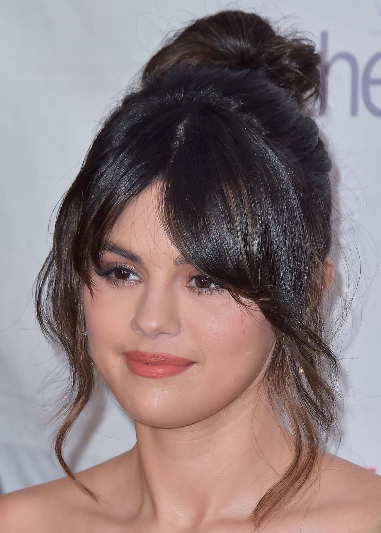 Selena_Gomez_-_2020_Hollywood_Beauty_Awards-21.jpg