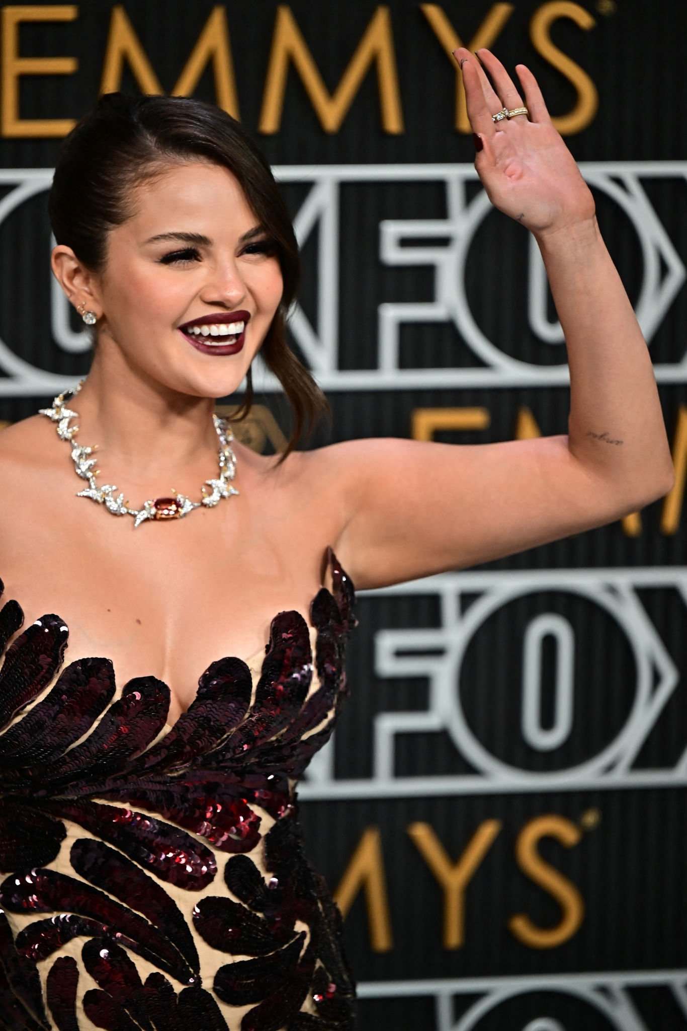 Selena_Gomez_-_75th_Primetime_Emmy_Awards_at_the_Peacock_Theater2C_Los_Angeles_CA_-_January_152C_202422.jpg