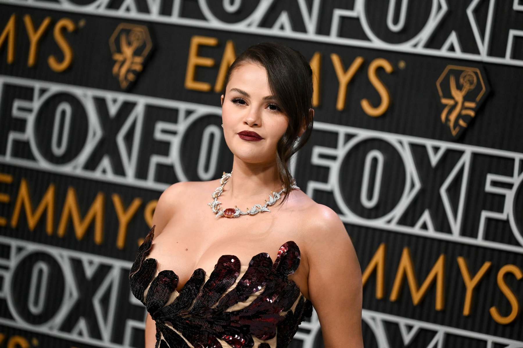 Selena_Gomez_-_75th_Primetime_Emmy_Awards_at_the_Peacock_Theater2C_Los_Angeles_CA_-_January_152C_202427.jpg