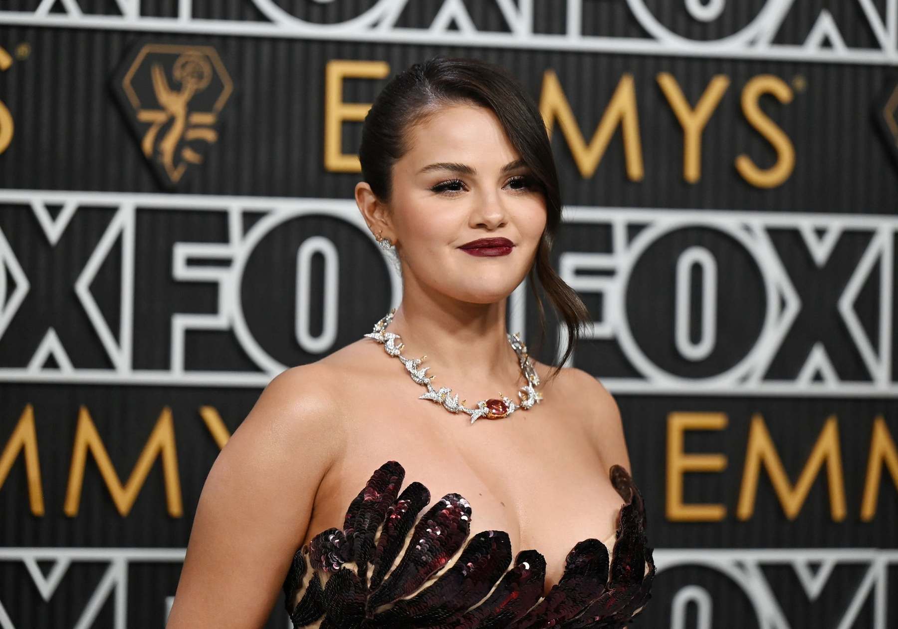 Selena_Gomez_-_75th_Primetime_Emmy_Awards_at_the_Peacock_Theater2C_Los_Angeles_CA_-_January_152C_202429.jpg