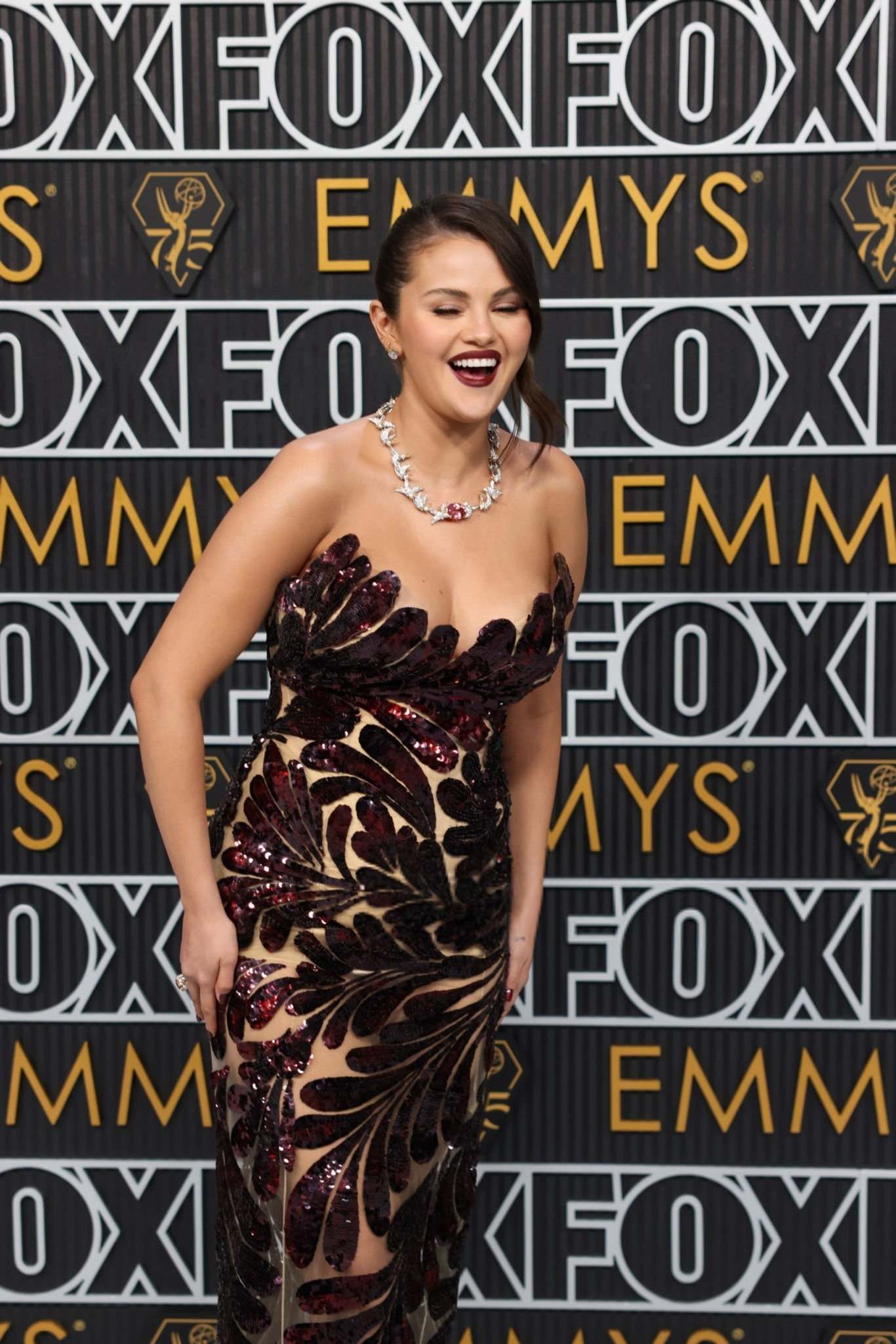 Selena_Gomez_-_75th_Primetime_Emmy_Awards_at_the_Peacock_Theater2C_Los_Angeles_CA_-_January_152C_202448.jpg