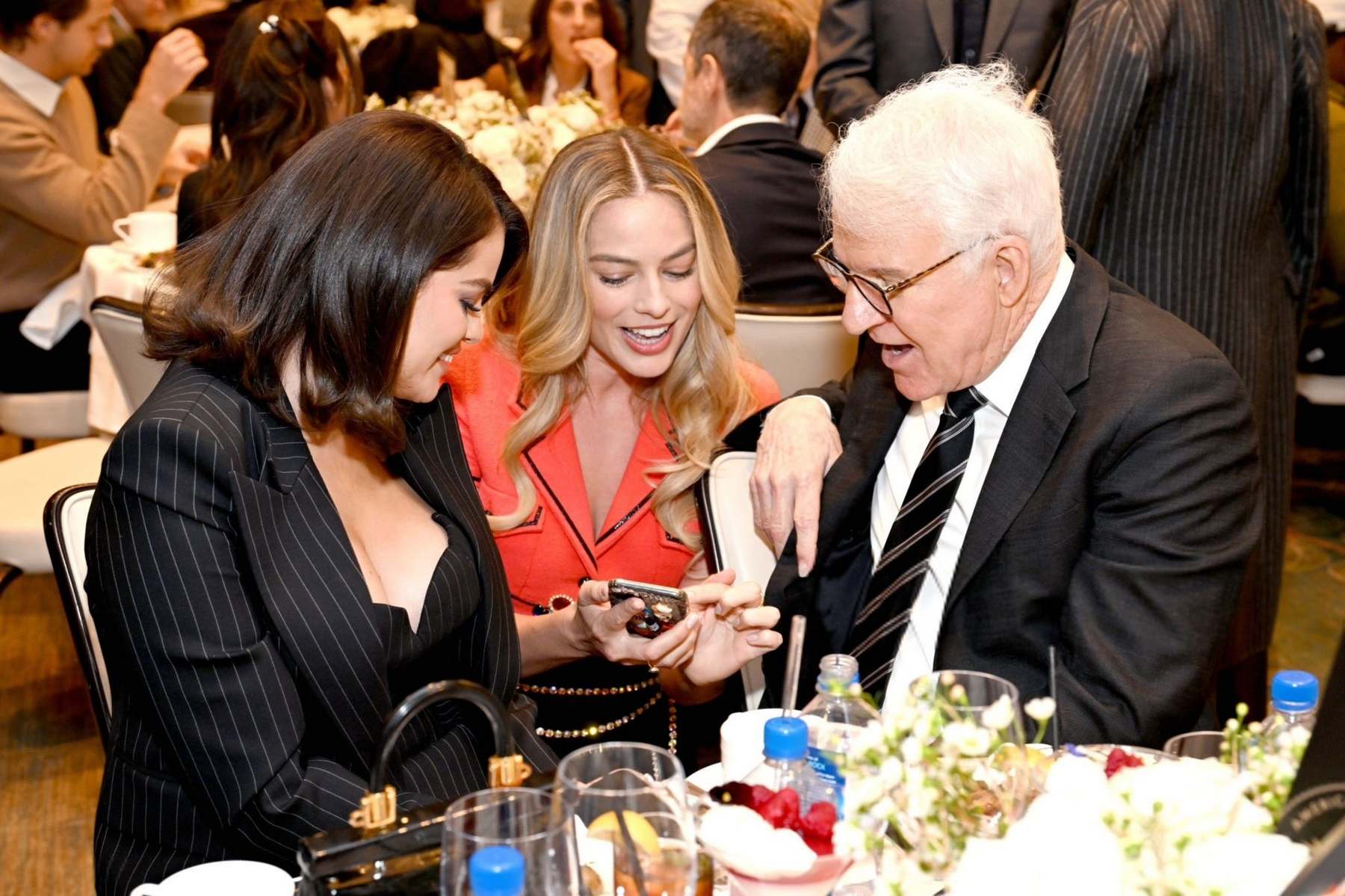 Selena_Gomez_-_AFI_Awards_Luncheon_in_Los_Angeles_January_122C_202414.jpg