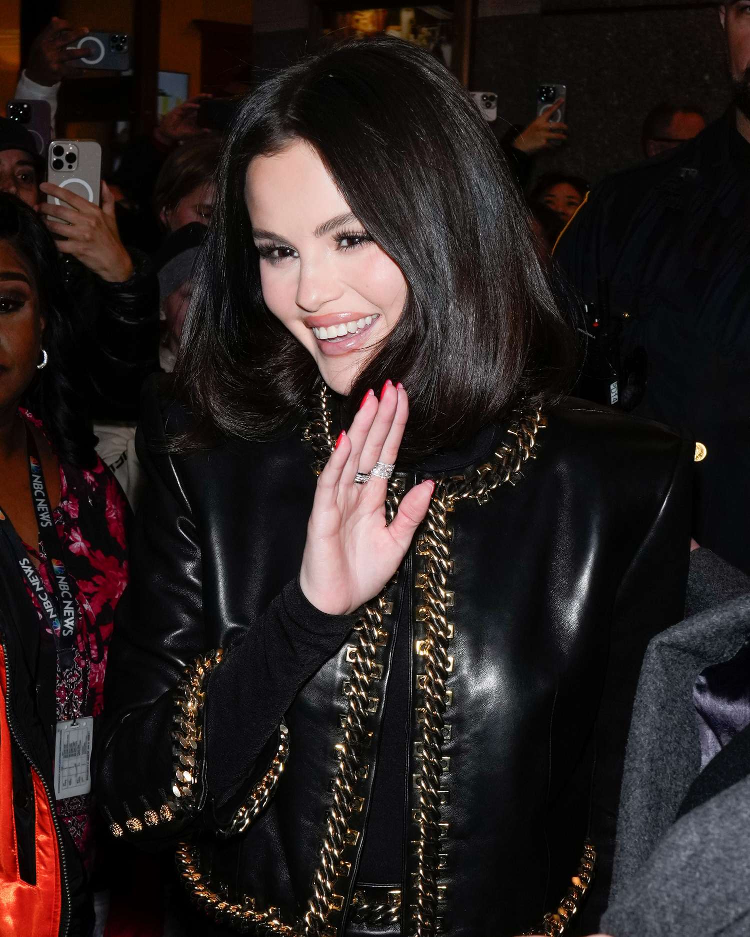 Selena_Gomez_-_Arriving_at_The_Tonight_Show_Starring_Jimmy_Fallon_-_March_202C_2025_04.jpg