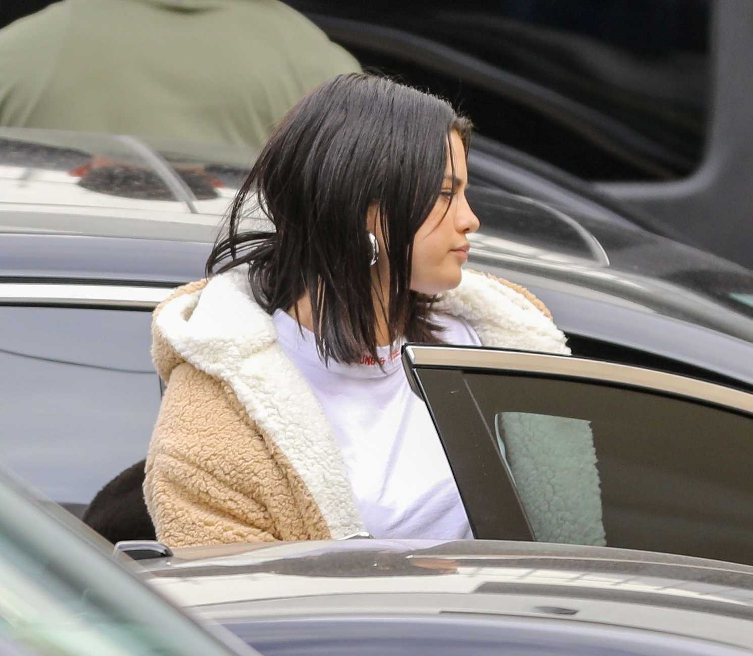 Selena_Gomez_-_Arriving_at_a_Music_Studio_in_Los_Angeles_March_12C_2019-01.jpg