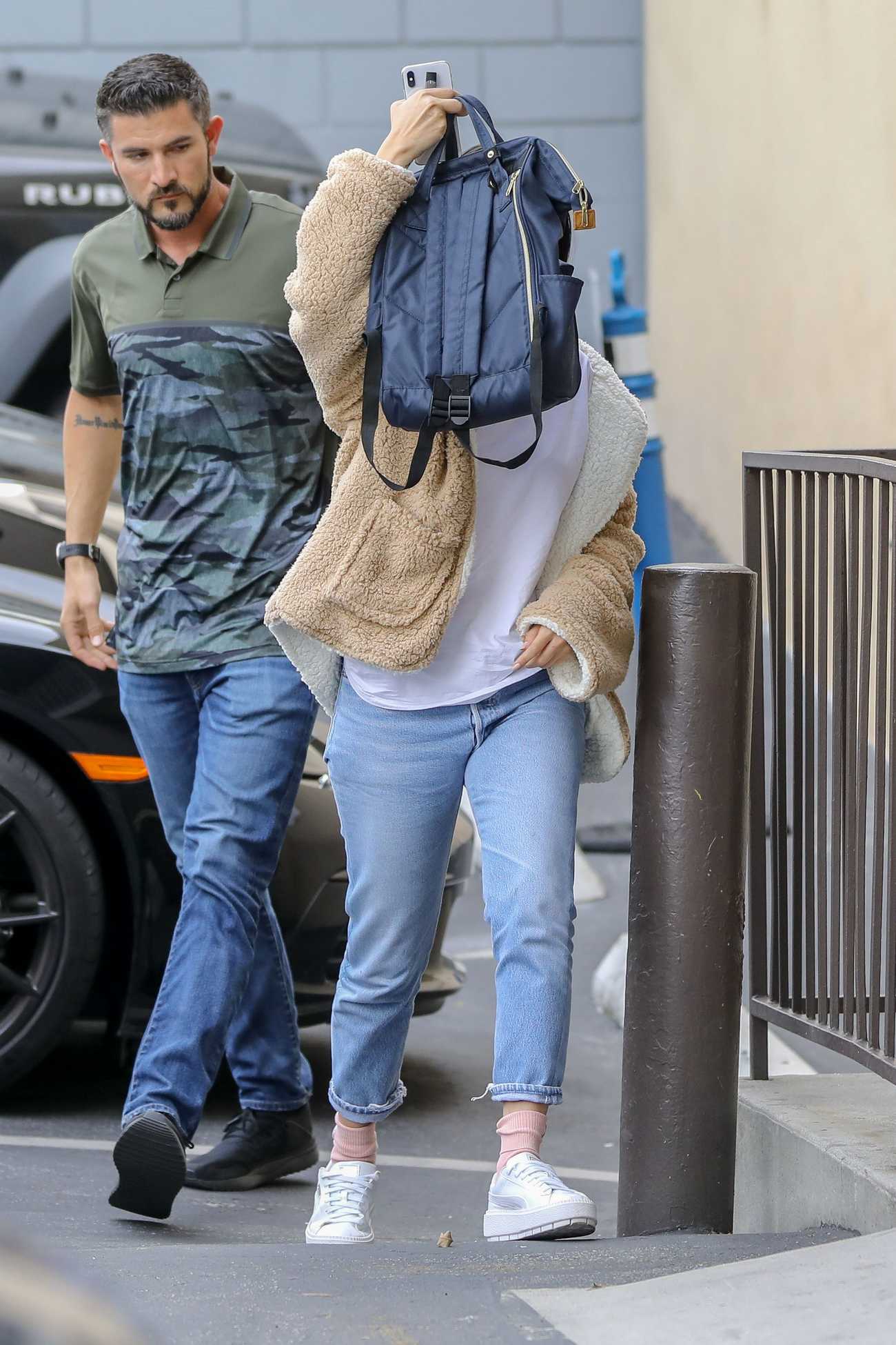 Selena_Gomez_-_Arriving_at_a_Music_Studio_in_Los_Angeles_March_12C_2019-02.jpg