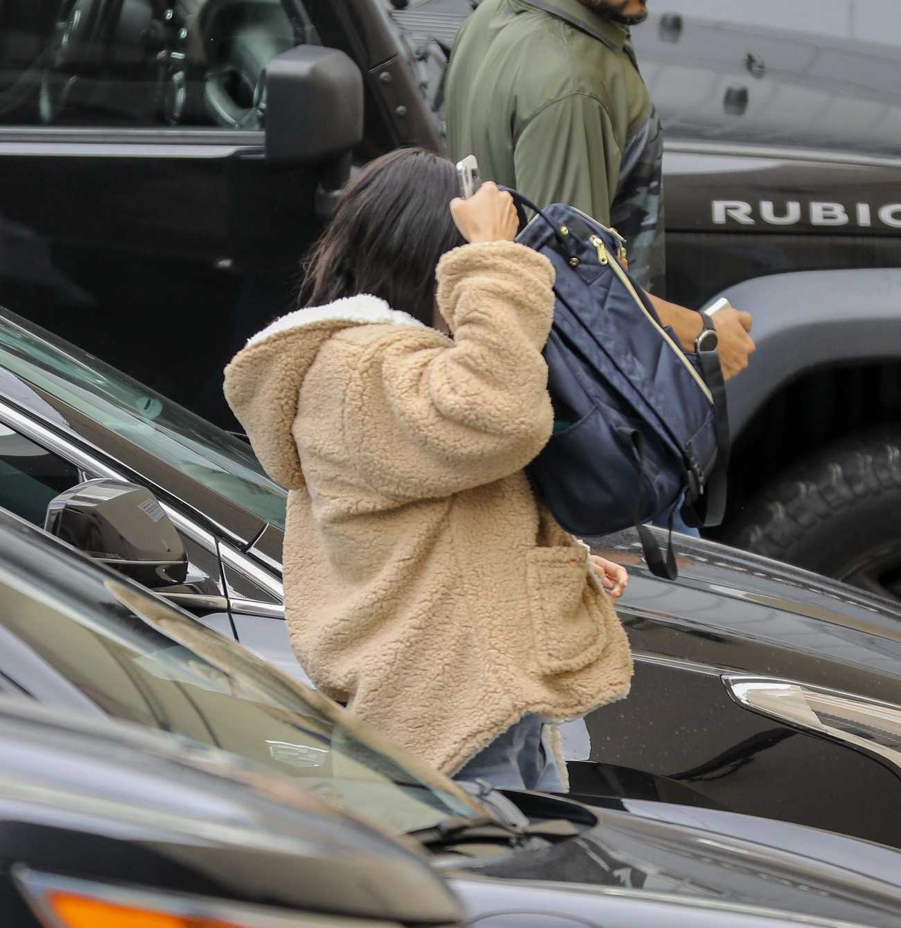 Selena_Gomez_-_Arriving_at_a_Music_Studio_in_Los_Angeles_March_12C_2019-04.jpg