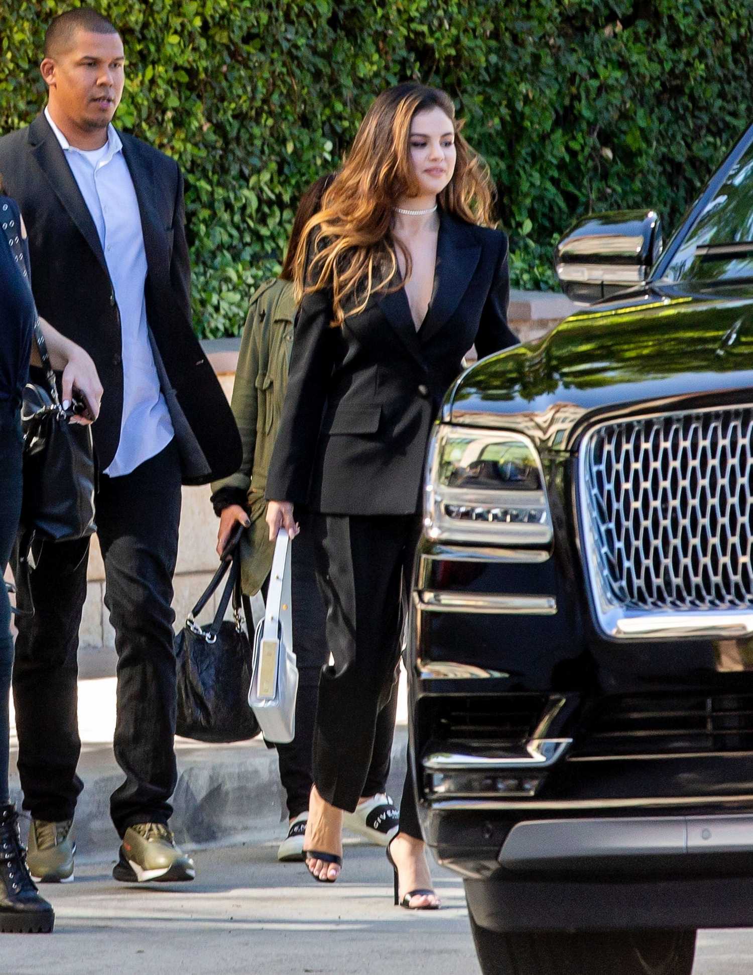 Selena_Gomez_-_At_Burbank_Studios_in_Burbank2C_CA_October_232C_2019-04.jpg