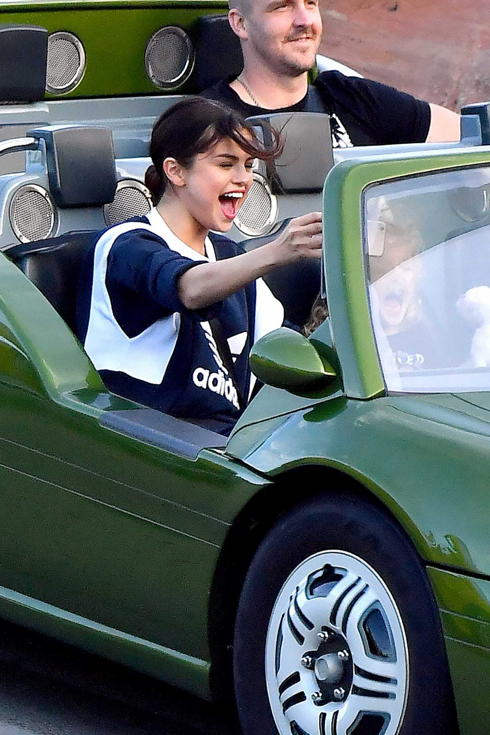 Selena_Gomez_-_At_Disneyland_in_Anaheim2C_CA_on_April_2-01.jpg