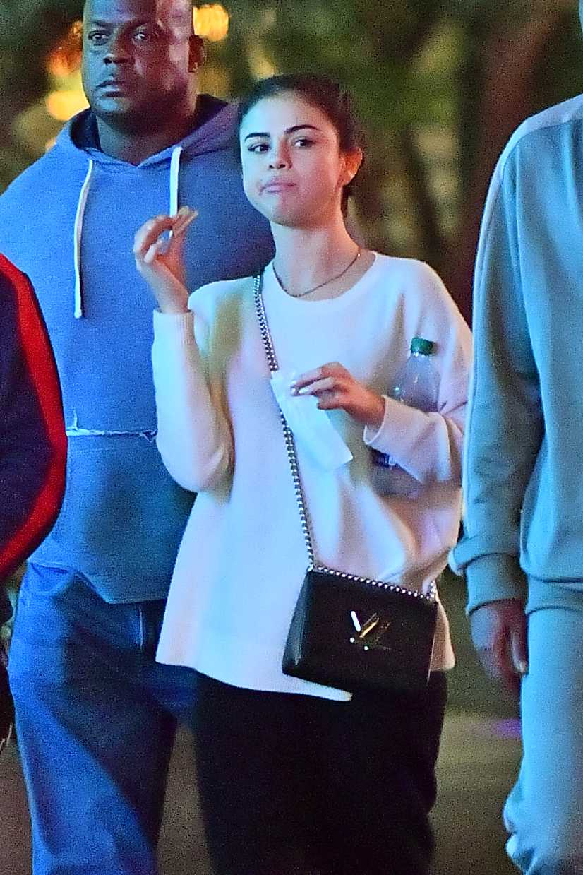 Selena_Gomez_-_At_Disneyland_with_The_Weeknd_in_Anaheim2C_CA_on_August_21-19.jpg