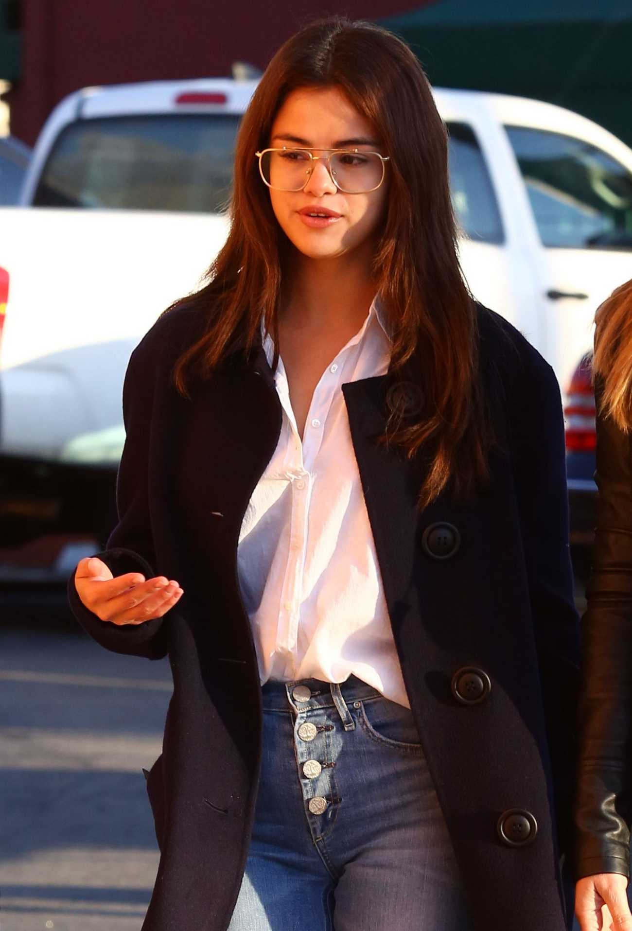 Selena_Gomez_-_At_Ernie_s_Mexican_restaurant_in_Los_Angeles2C_CA_on_February_282C_2018-03.jpg