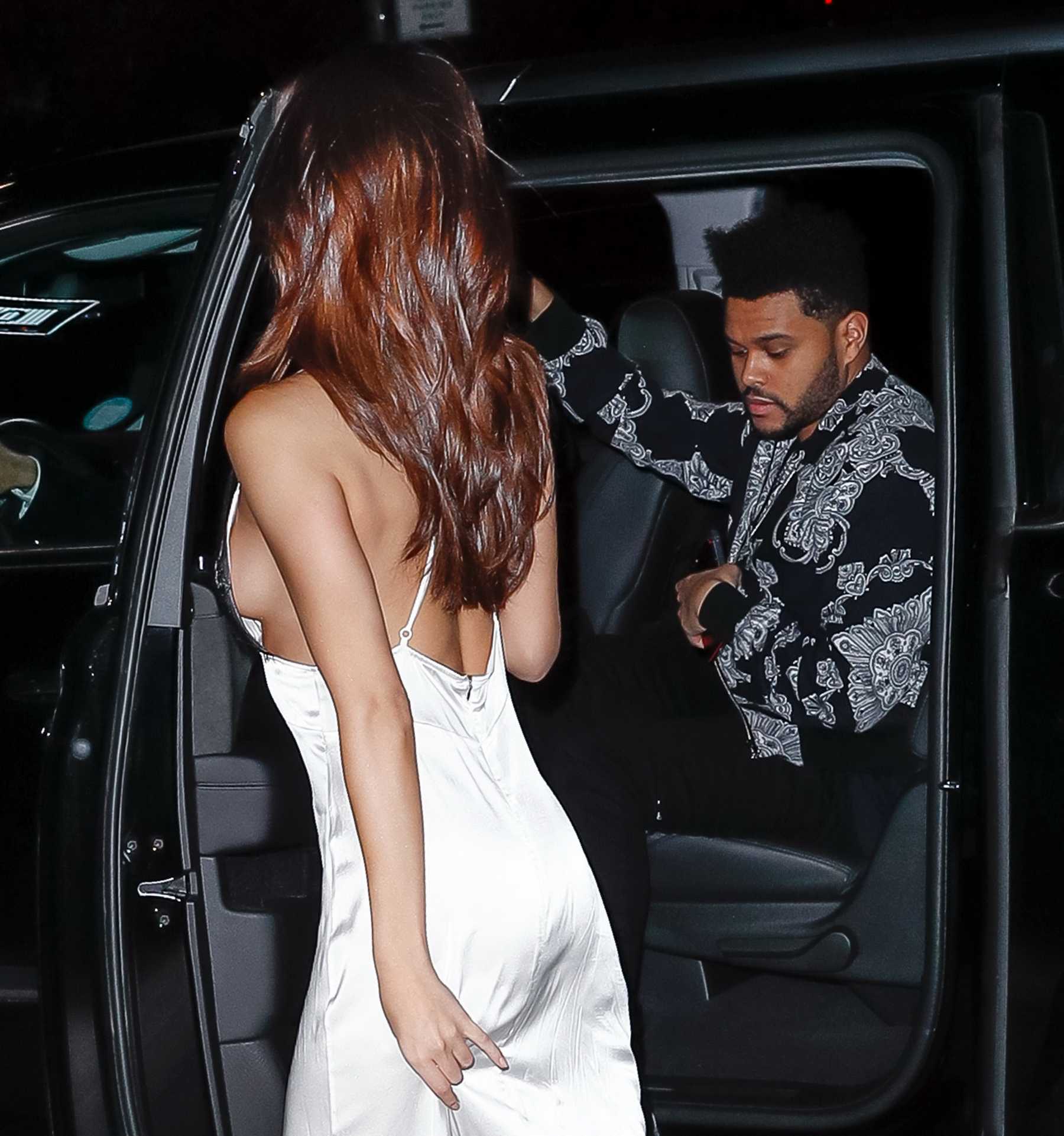 Selena_Gomez_-_At_Rao_s_Restaurant_with_The_Weeknd_in_New_York_on_June_5-15.jpg