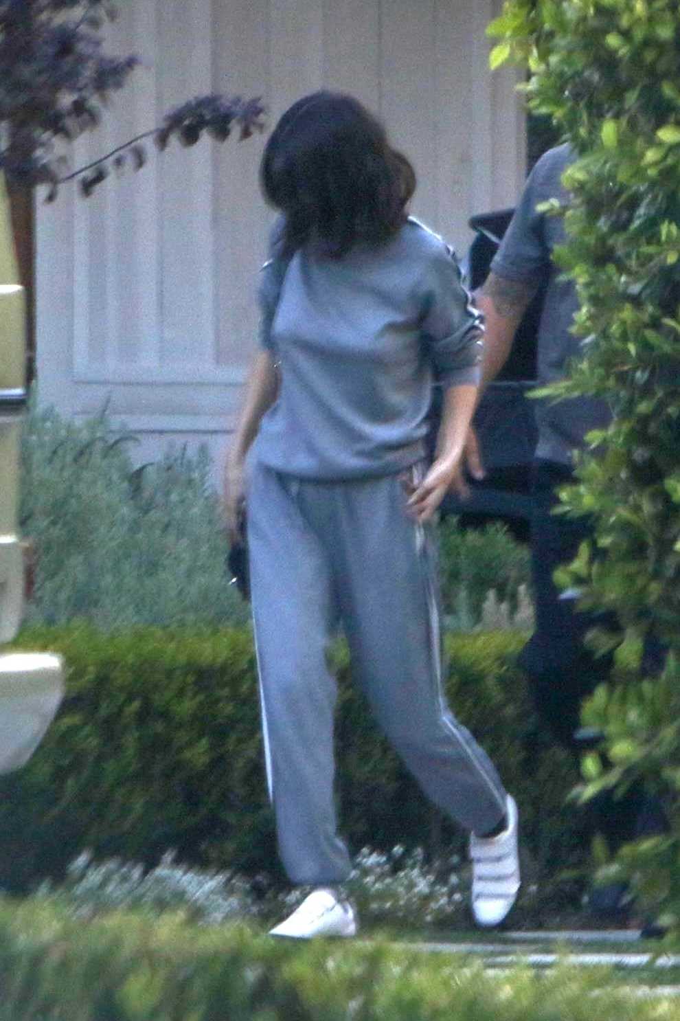 Selena_Gomez_-_At_Toluca_Lake2C_CA_on_October_23-01.jpg