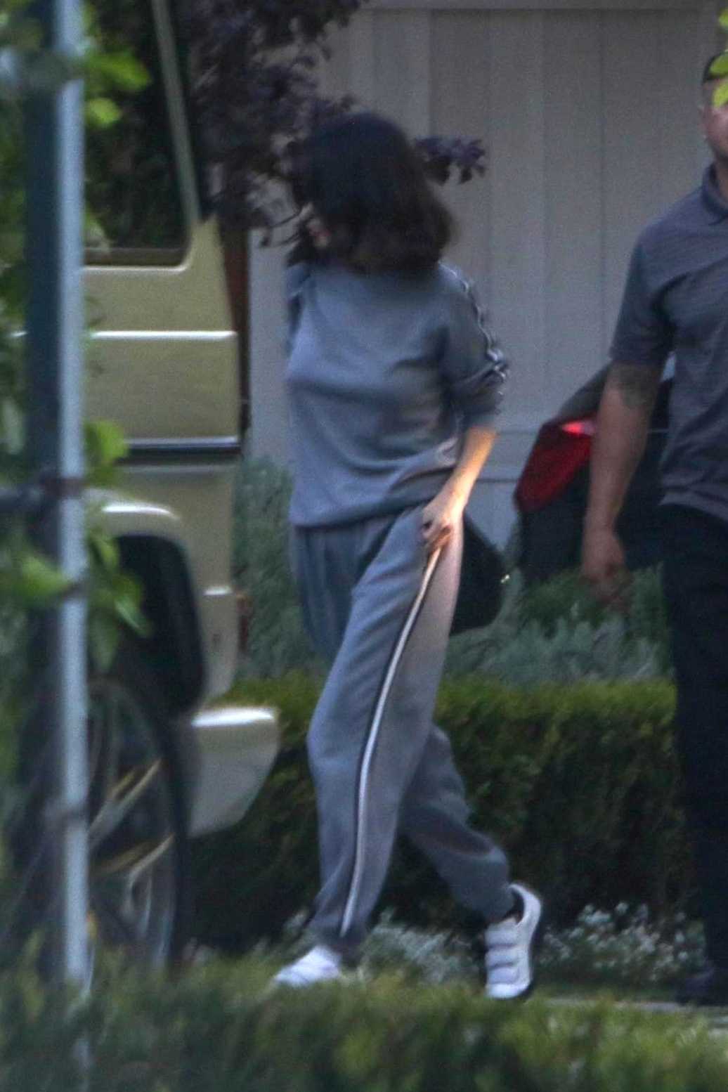 Selena_Gomez_-_At_Toluca_Lake2C_CA_on_October_23-03.jpg
