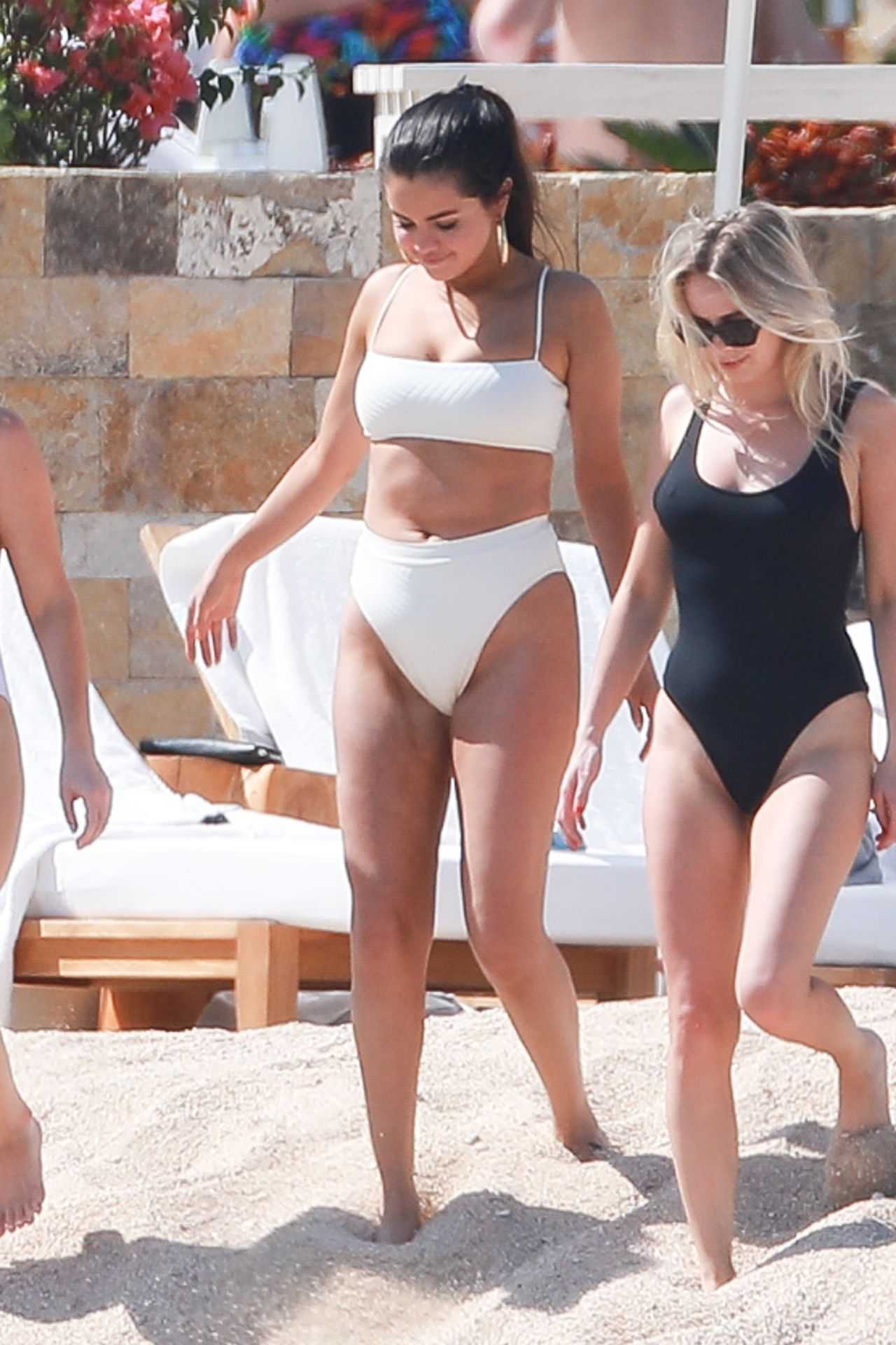 Selena_Gomez_-_At_the_Beach_in_Cabo_San_Lucas2C_2019-02-11-24.jpg