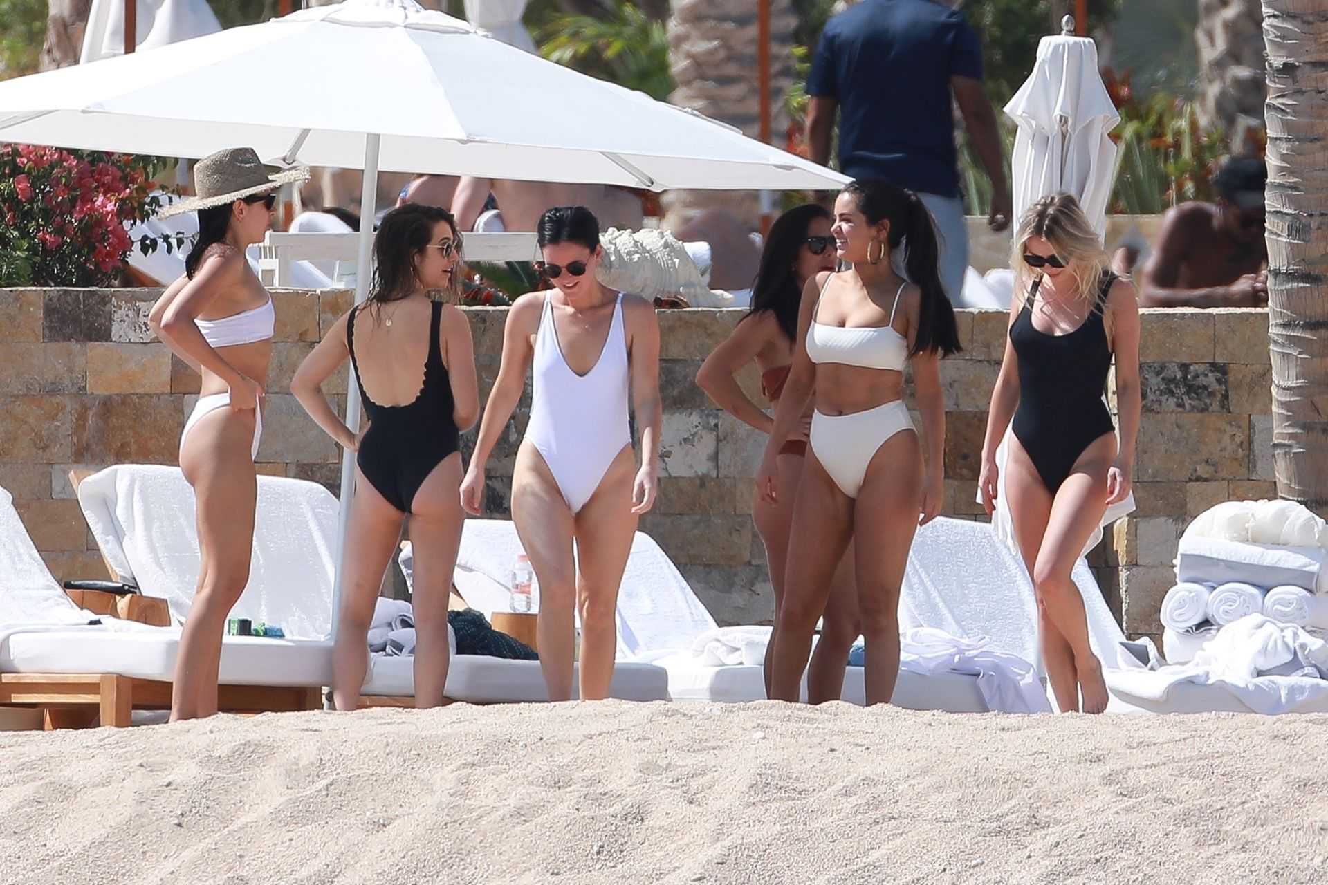 Selena_Gomez_-_At_the_Beach_in_Cabo_San_Lucas2C_2019-02-11-30.jpg