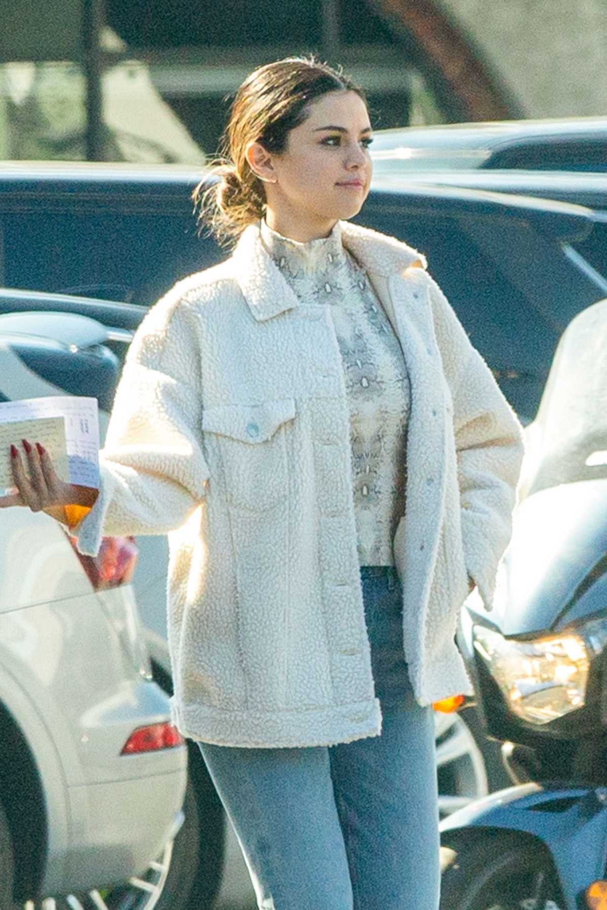 Selena_Gomez_-_At_the_Brentwood_Country_Mart_November_52C_2019-02.jpg