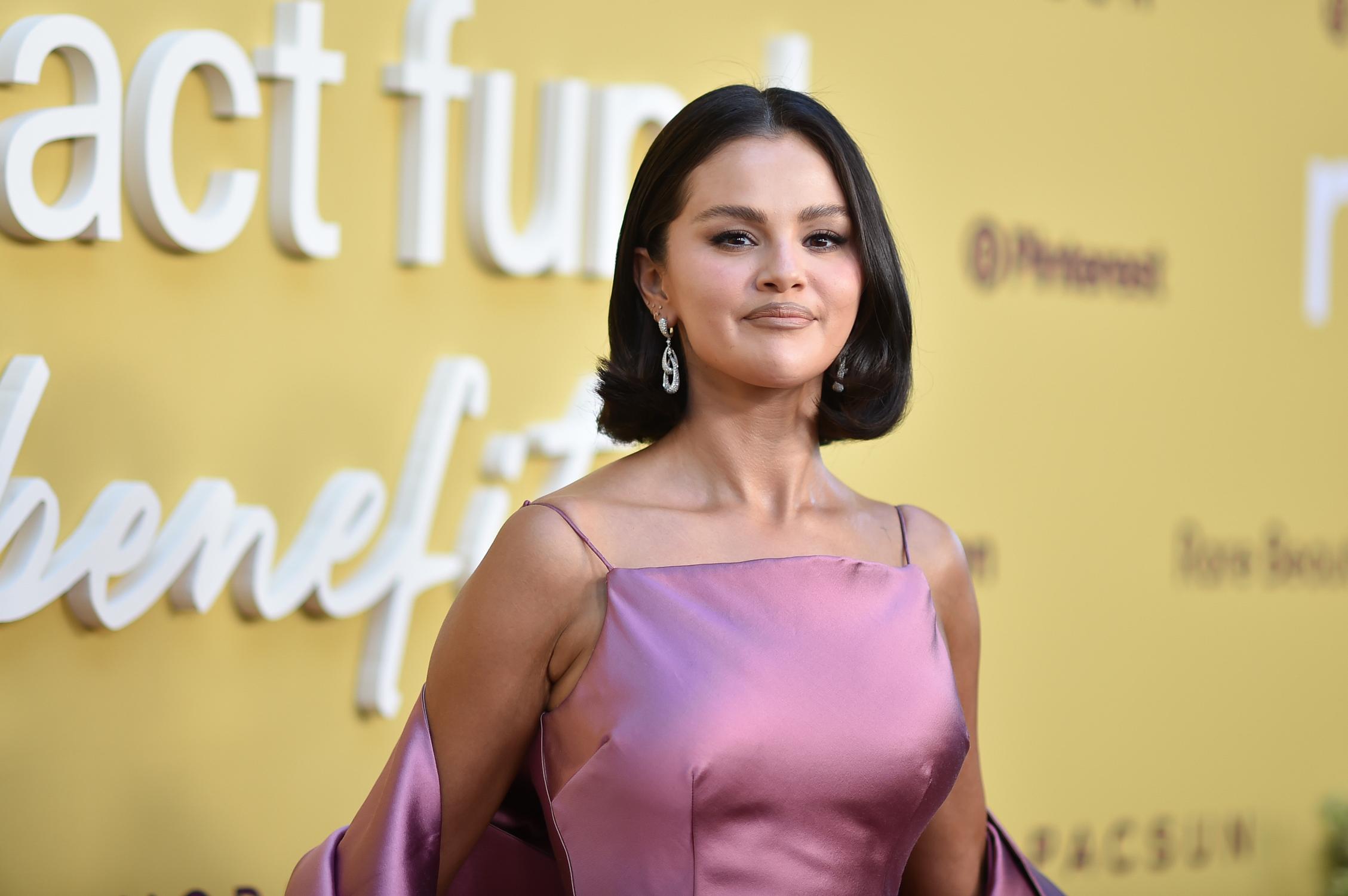Selena_Gomez_-_Attends_the_2025_Rare_Impact_Fund_Benefit_in_Los_Angeles2C_California__October_292C_2025_21.jpg