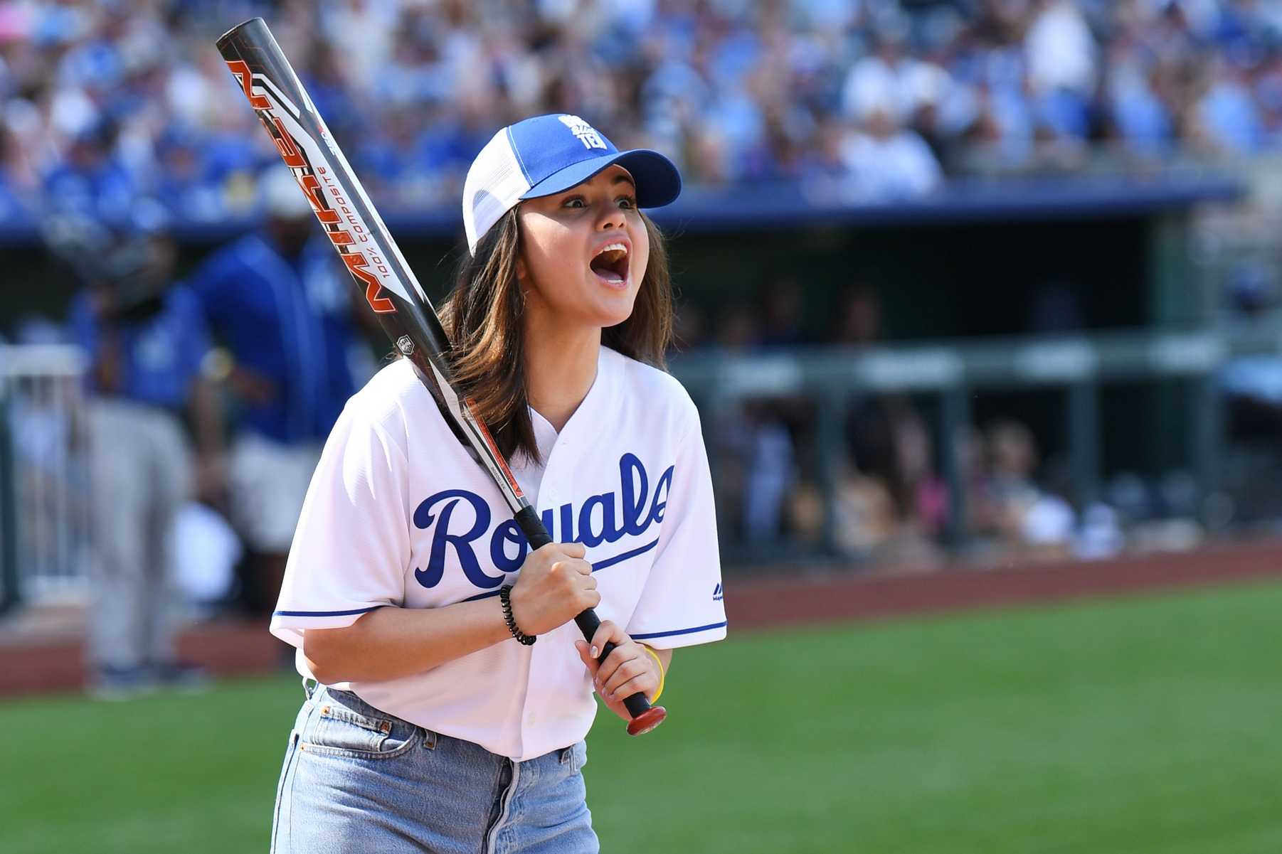 Selena_Gomez_-_Big_Slick_celebrity_softball_game_in_Kansas_City2C_Missouri_28June_072C_201929-15.jpg