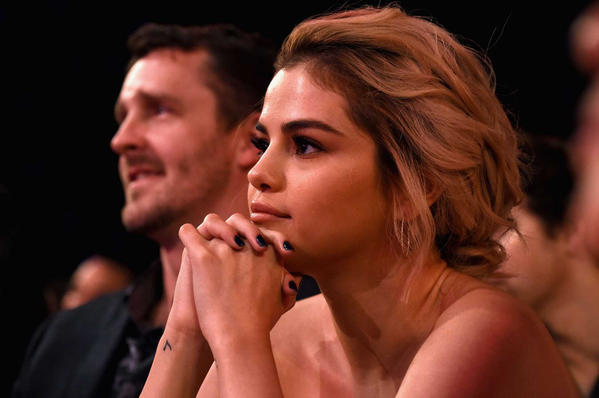 Selena_Gomez_-_Billboard_Women_in_Music_5BAudience5D_on_November_30-04.jpg