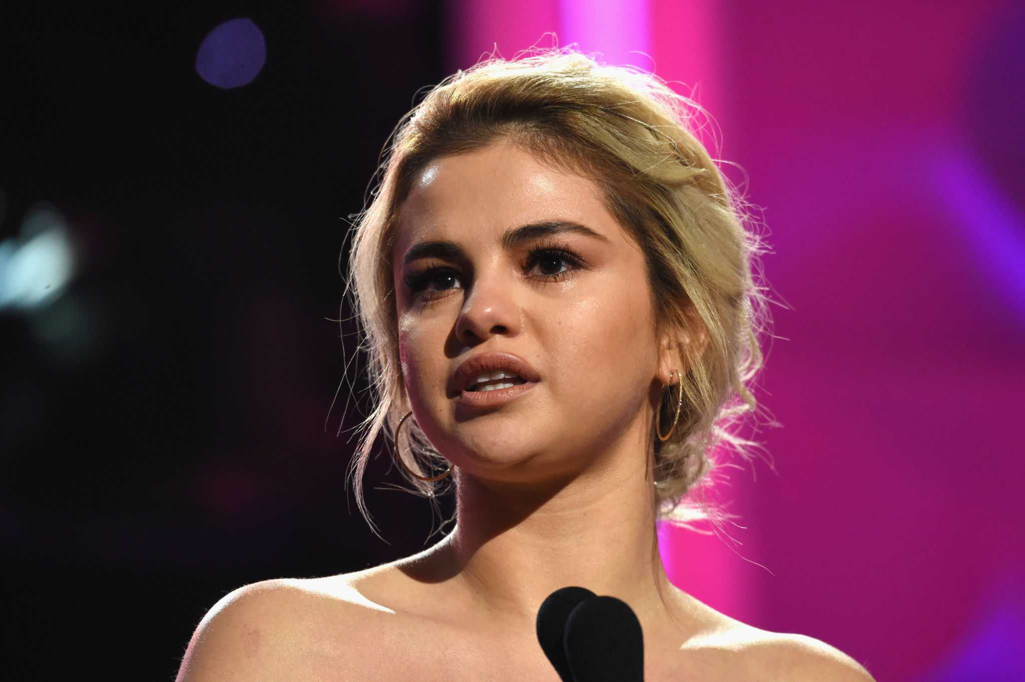 Selena_Gomez_-_Billboard_Women_in_Music_5BShow5D_on_November_30-12.jpg